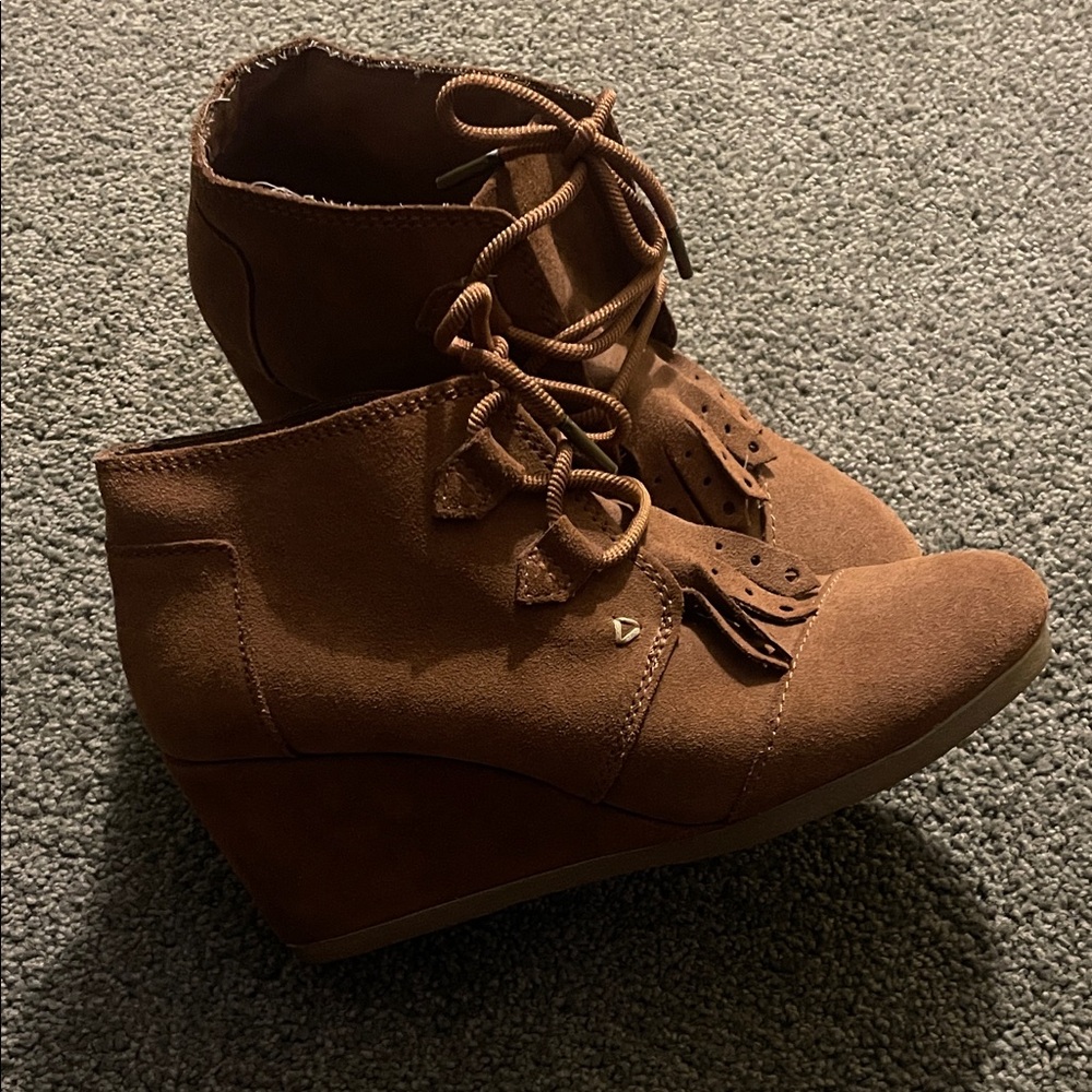 Toms 7 Brown Lace Up Wedge Boots booties shoes wedges